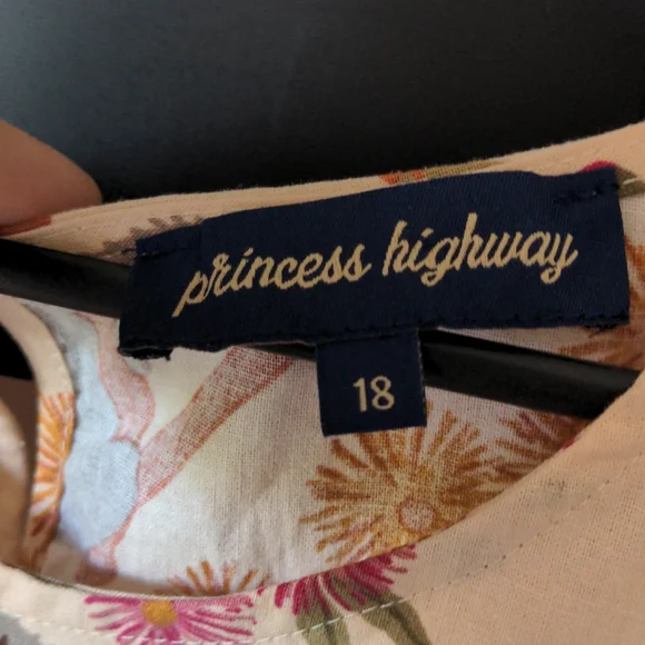 Gorgeous Princess Highway top with Australian Koala and Native Flora print AU18 - Picture 4 of 4